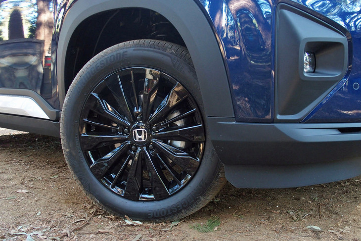 特別仕様車「ブラックスタイル」には、「ベルリナブラック」の17インチアルミホイールとブラックホイールナットが標準で採用される。