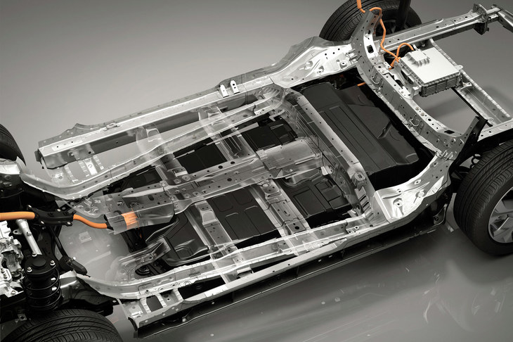 「マツダMX-30 EVモデル」に備わるバッテリーフレーム。EVでは大容量の電池や電動パワートレインに加え、専用の補強やボディー構造も必要となるのだ。