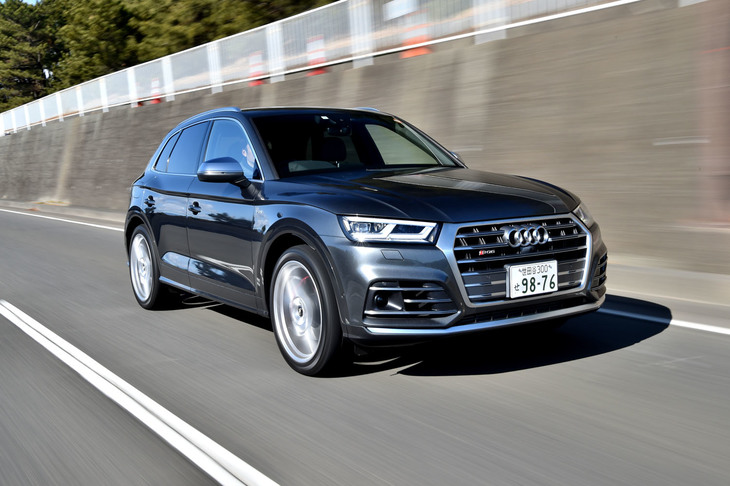 アウディSQ5
	ボディーサイズ：全長×全幅×全高＝4685×1900×1635mm／ホイールベース：2825mm／車重：1930kg／駆動方式：4WD／エンジン：3リッターV6 DOHC 24バルブ ターボ／トランスミッション：8段AT／最高出力：354ps（260kW）/5400-6400rpm／最大トルク：500Nm（51.0kgm）/1370-4500rpm／タイヤ：（前）255/40R21 （後）255/40R21／価格：887万円