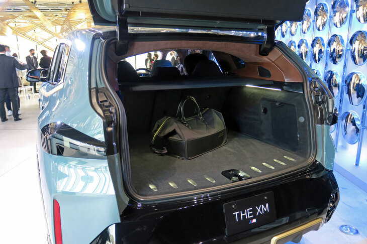 BMW XM（ラゲッジスペース）