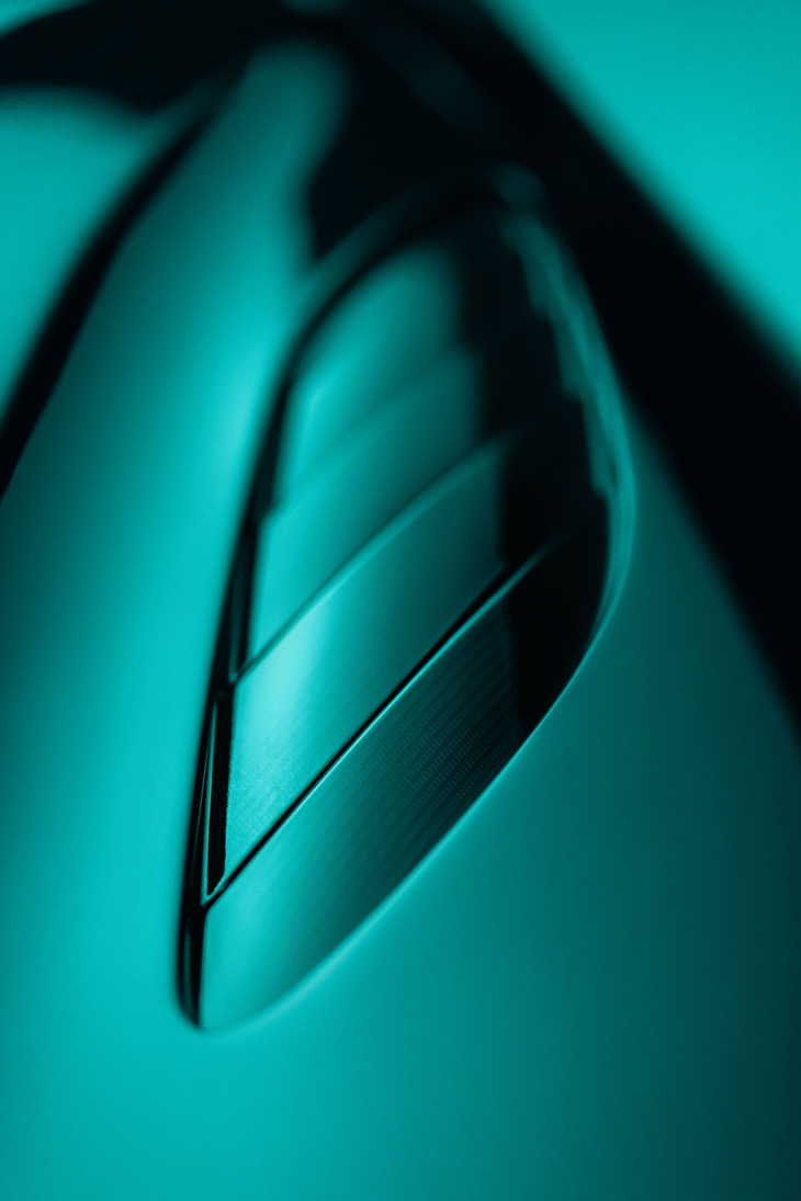 アストンマーティンDBS770アルティメット（エアアウトレット）