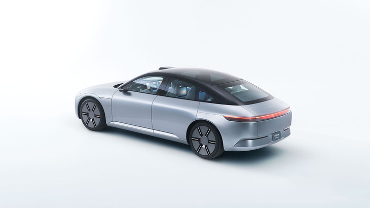 エクステリアデザインは、SHM設立以前にソニーが発表したコンセプトモデル「VISION-S」「VISION-S 02」との連続性を感じさせる。タイヤサイズはフロントが245/40R21、リアが275/35R21で、サスペンションはフロントがダブルウイッシュボーン、リアがマルチリンク。