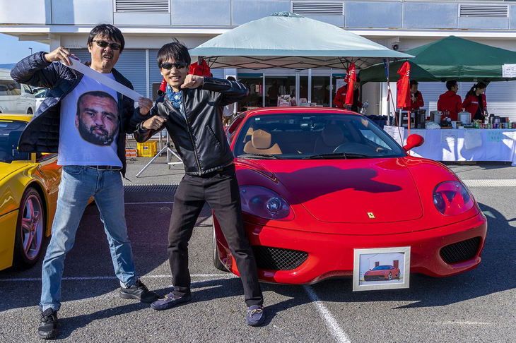 「360モデナ」のオーナー、つかぽんさんと筆者。