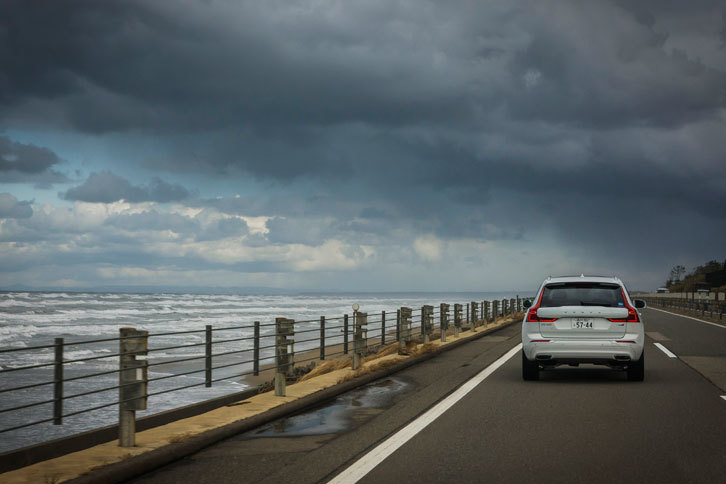 雨や雹、雪と天気がめまぐるしく変化する中での試乗となったが、ボルボ車の性能をテストする上では、最適な気候だった。