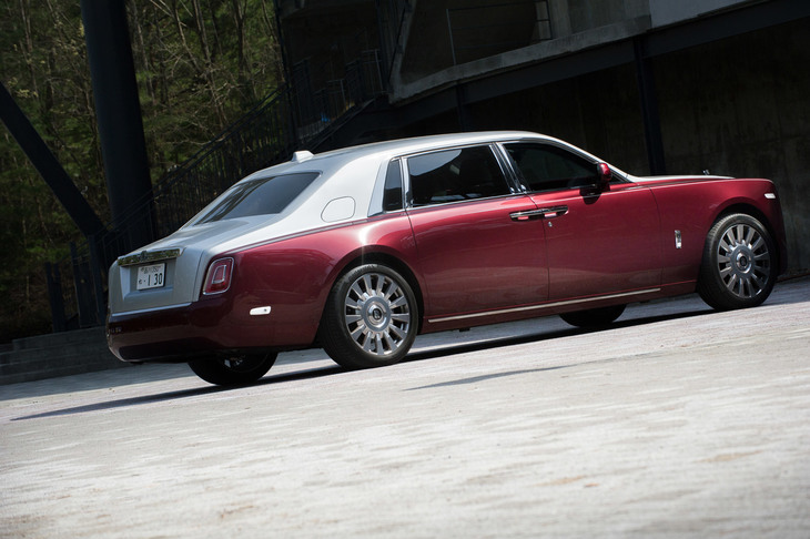 2017年7月に英ロンドン・メイフェアで世界初公開された8代目「ロールス・ロイス・ファントム」。同車がフルモデルチェンジされるのは、実に14年ぶりのこととなる。