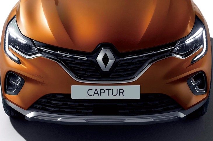 新型「ルノー・キャプチャー」のフロントまわり。最新世代のルノー車はすべて、C型ヘッドランプを特徴とするフロントデザインが与えられている。