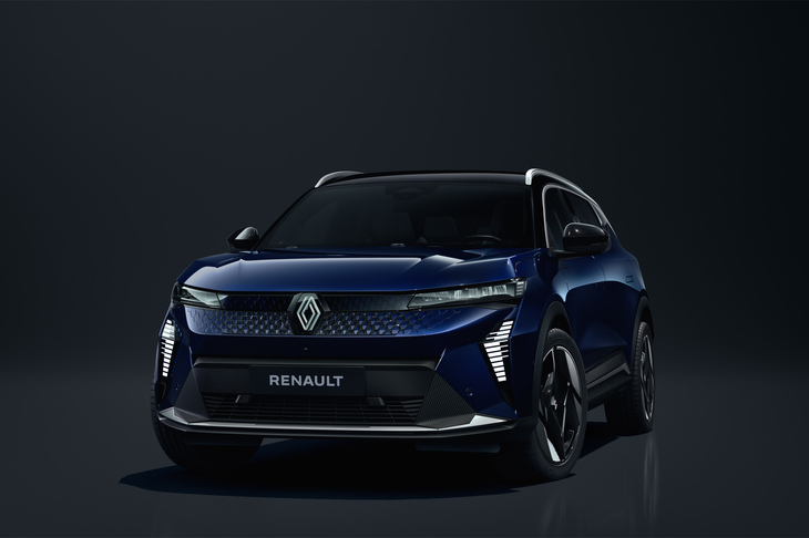 ファミリーバンから電動SUVへと進化した「セニックE-TECHエレクトリック」。電動モーターは最高出力170PSと、最高出力220PSの2種類が設定され、いずれも前輪駆動となる。