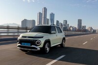 日本再上陸後、BEVとFCEVのみを投入したヒョンデ。2025年に導入が予定されている小型BEV「インスター」に早速韓国で試乗。彼らの描く水素ビジネスへの展望も必読です。（photo：ヒョンデ）