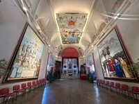 《キリストの洗礼》は、ジウジアーロ氏による既存2作品の頭上に設置された。（Photo：Umberto Giorio）