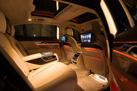 比類なきラグジュアリーセダンの魅力に迫る（1） | DRIVING LUXURY～比類なきラグジュアリー～