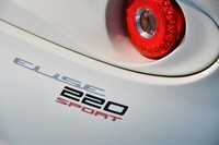 エンジンをはじめとするメカニズムは、ベースモデル「エリーゼ スポーツ220 II」と共通となる。