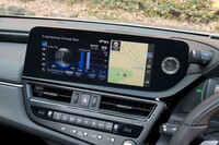 12.3インチのセンターディスプレイはタッチ操作に対応。それに合わせて搭載位置をシート側に100mm近づけ、ドライバー側に5度傾けている。