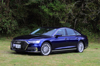 アウディA8 55 TFSIクワトロ