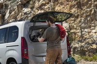 リアゲートのガラスハッチは、独立して開閉が可能。