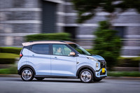 今回試乗した「eKクロスEV P」のボディーサイズは全長×全幅×全高＝3395×1475×1670mm、ホイールベース＝2495mmで、車重は1080kgと発表されている。