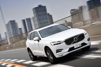 「ボルボXC60 B5」には、ボルボブランドのクルマとして初めて気筒休止システムが備わる。4つのうち2つのシリンダー（両端の1番と4番）を止めるこの機構により、燃費は2.5～4％向上するという。