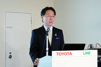 トヨタが開発を進めるSDLについて、「スマートフォンの使用が原因の交通事故ゼロを目指し、運転中でもスマホを安全に、便利に、楽しく使うためのもの」と説明する山本圭司氏。IT企業が提供するApple CarPlayやAndroid Auto等に対するアドバンテージについては、「自動車メーカーが提供するシステムならではの使いやすいインターフェイス」にあると説明した。