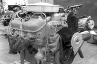 1967年の「シボレー・コルベット」に搭載されたL88エンジン。427キュービックインチ（約7リッター）の排気量を有すOHVエンジンで、最高出力は430PS以上といわれた。L88を搭載したコルベットは、レース出場のためのホモロゲーションモデルとして20台が販売された。