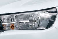 長らく自動車用ヘッドライトの主軸を担ってきたハロゲンランプ。HID、そしてLEDが登場した今日でも、コストの低さから広く用いられている。写真は2017年型「トヨタ・ハイラックス」のもの。