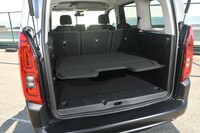 ディフェンダー130アウトバウンド（4WD/8AT）／フィアット・ドブロ（FF/8AT）／アバルト500eツーリスモ カブリオレ（FWD）【試乗記】の画像