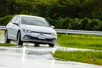 「クロスクライメート3スポーツ」はサイズが18インチ以上で、すべてXL規格対応。ウエットラベリングはクロスクライメートシリーズ初となる「a」を、転がり抵抗ラベリングは「A」を獲得している。