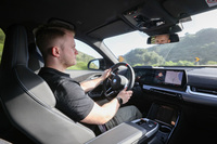 「M35i xDrive」に備わる「Mスポーツシート」は、ドライバーと助手席乗員の腰を優しく確実にホールドする。