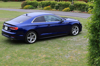 エクステリアの美しさは、「A5クーペ」最大のセリングポイント。中でも、フェンダーのふくらみやサイドのキャラクターラインがハイライトとされている。