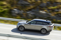 「ファーストエディション」には電子制御エアサスペンションが備わる。走行中に車高を自動で調整するほか、乗降時に車高を自動で低めるオートマチック・アクセスハイト機能も備わっている。