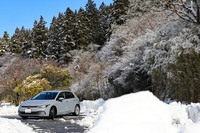 非降雪地のユーザーが使うのであれば、十分以上の性能を有している「エヌブルー4シーズン」だが、過信は禁物。降雪地のユーザーや、あるいはウインターレジャーなどで頻繁に降雪地を訪れるユーザーであれば、同じネクセンならスタッドレスタイヤの「ウインガード」シリーズを選んだほうがいいだろう。