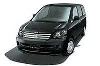 
	【写真上】ヴォクシー「Z“煌(きらめき)”」
	【写真下】ノア「“Xナビスペシャル”」
	 