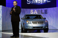 「マーキュリー・セーブル」も再登場。