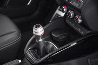 トランスミッションは6段MTのみの設定。