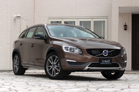 「ボルボV60クロスカントリーT5 AWD SE」