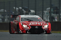 3位フィニッシュしたNo.38 ZENT CERUMO RC F。予選、決勝ともにレクサス勢の強さが目立ったレースだった。
    