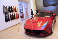 フェラーリのマラネロ本社工場内に設けられた車両引き渡しブース。（2013年5月撮影）