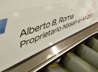 日産の広告のひとつには、文中に登場するアルベルトさんのメッセージが。写真はその記名部分。