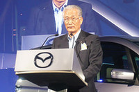 マツダの井巻久一代表取締役会長兼社長の挨拶では、「発売前から3000台の注文を受けた」とビアンテの商品力に自信あふれるコメントが聞かれた。