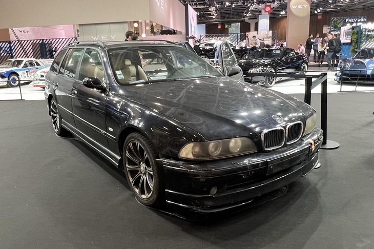 フランス発の人気YouTubeチャンネル『VILEBREQUIN』で紹介された車両の展示。