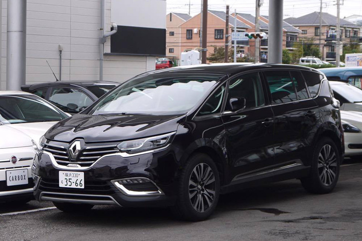 
	「ルノー・エスパス イニシャルパリ dCi160」は7人乗り。ボディーサイズは全長4857×全幅1888×全高1675mm。燃費は4.6リッター/100km（約21.7km/リッター、欧州複合モード）。
	