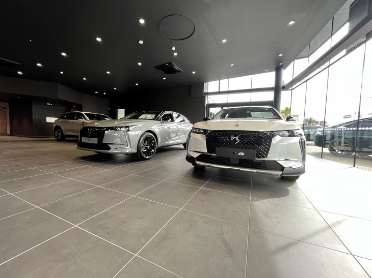 DSオートモビルの部。販売店の説明によれば、写真は開設当時のもので、現在はより内装が整えられているという。