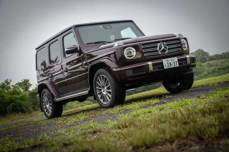 ボディーサイズは全長×全幅×全高＝4817×1931×1969mmと、従来モデルよりひとまわりサイズアップ。外観はやや丸みを帯びたデザインとなった。