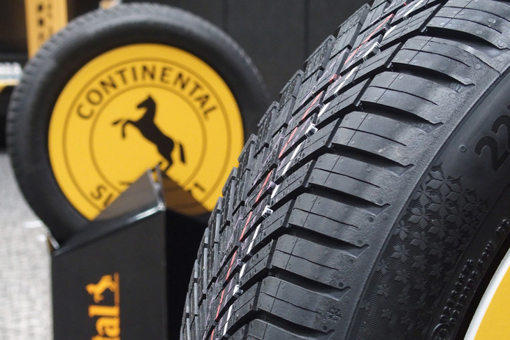 「オールシーズンコンタクト2」は、テクノロジーの進化によってあらゆる天候下で優れた安全性とドライビングプレジャーを提供するとうたわれるプレミアムオールシーズンタイヤだ。