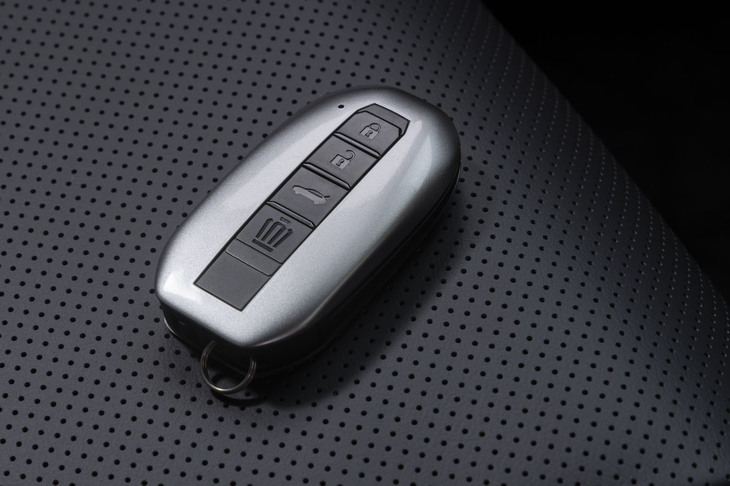 王冠マーク入りの「クラウン」専用キーを標準装備。「Z」でもディーラーオプションで選べる。