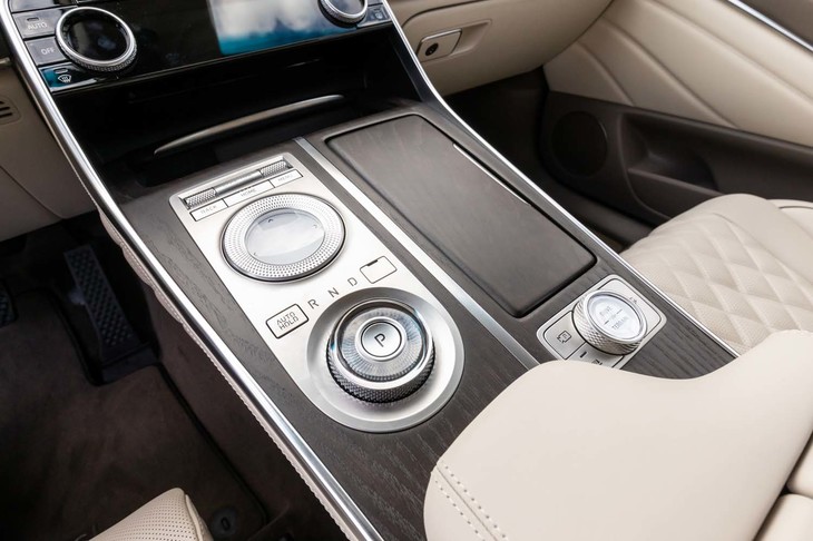 ジェネシスGV80（センターコンソール）