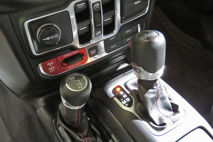 ジープ・ラングラー アンリミテッド ルビコン（センターコンソール）