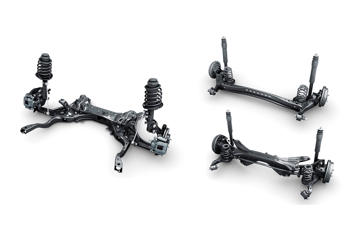 サスペンションは、フロントがマクファーソンストラット式（左）、リアがトーションビーム式（右上）だが、4WDの場合のみリアがダブルウイッシュボーン式（右下）となる。