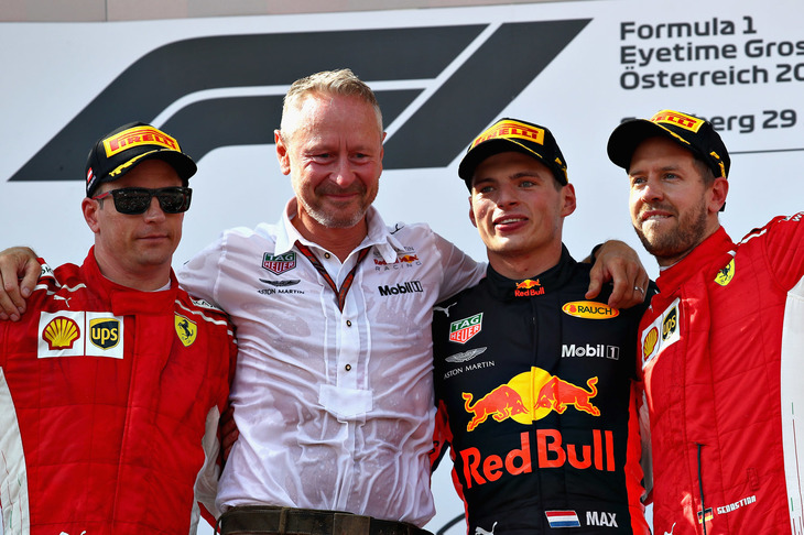 F1第9戦オーストリアGPを制したレッドブルのマックス・フェルスタッペン（写真右から2番目）、2位に入ったフェラーリのキミ・ライコネン（同左端）、3位でレースを終えたフェラーリのセバスチャン・ベッテル（同右端）。（Photo=Red Bull Racing）