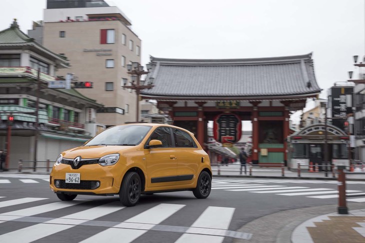 2014年にRR（リアエンジン・リアドライブ）の小型車としてデビューした3代目「トゥインゴ」。国内では、2019年8月からマイナーチェンジ版が発売され、2020年2月にはMT車「トゥインゴS」が追加された。