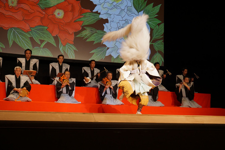 獅子の精の躍動感あふれる“毛振り”が見事な熱演だった。