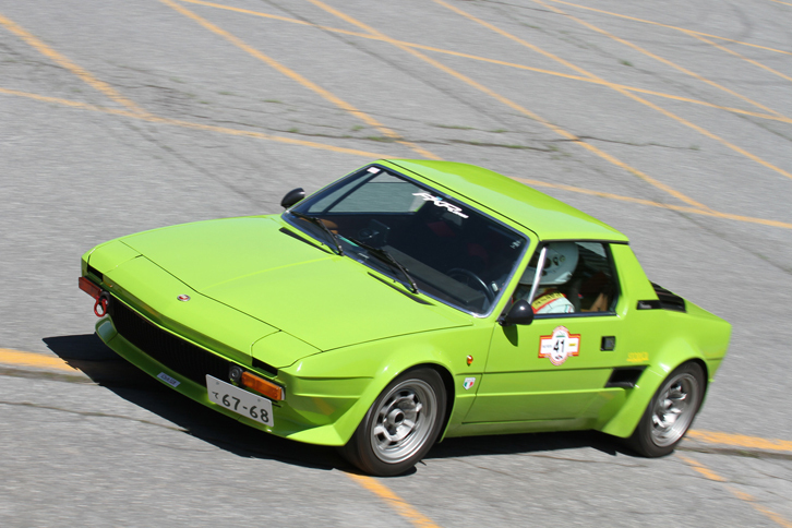 パステル調のグリーンが印象的な「フィアットX1/9」。